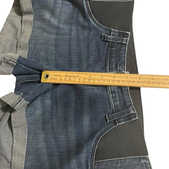 Ingrid & Isabel Womens Size 2 Maternity Jean Shorts Expandable Side Panel Denim - Picture 7 of 9